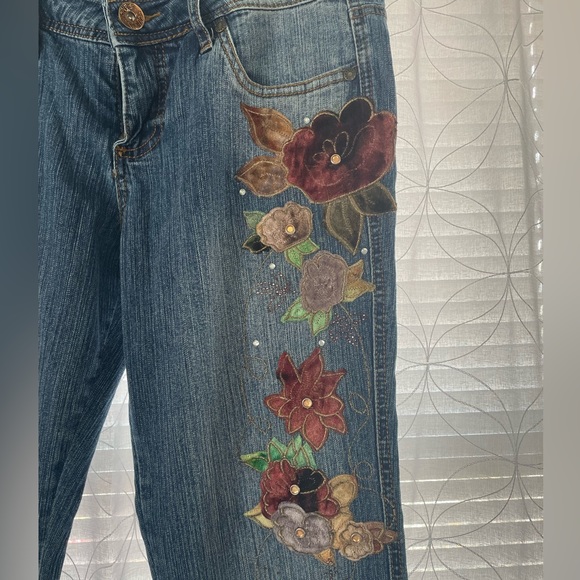 women’s/ juniors embroidered jeans - Picture 2 of 4